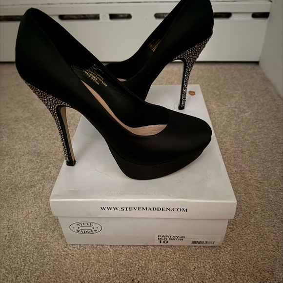 Steve Madden Black Heels with Sparkling Accents - Picture 1 of 8